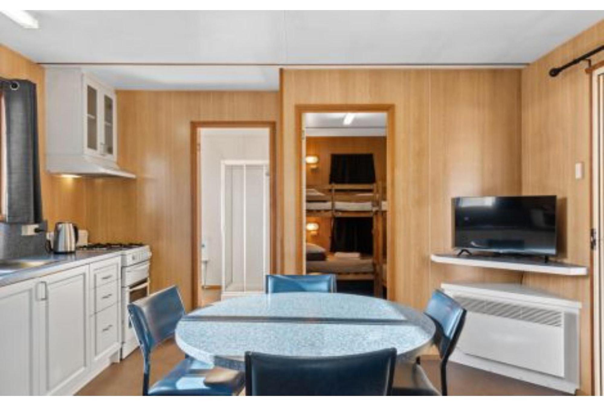 Discovery Parks - Hadspen Room photo