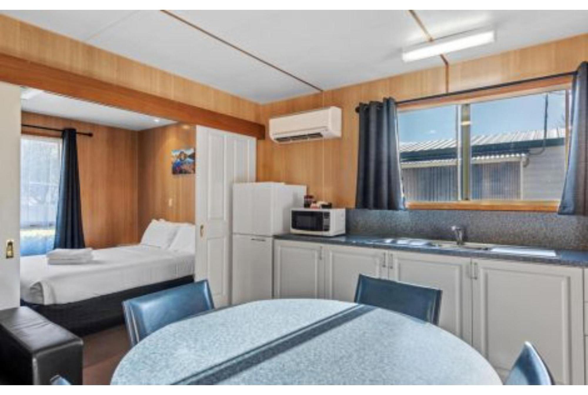 Discovery Parks - Hadspen Room photo